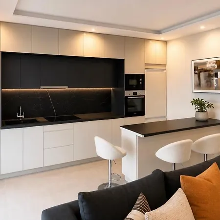 Waves Beachfront Apartman *